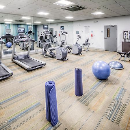 Holiday Inn Express & Suites Cleveland/Westlake By Ihg Екстериор снимка