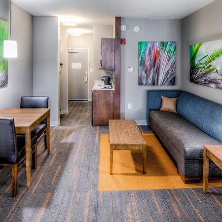 Holiday Inn Express & Suites Cleveland/Westlake By Ihg Екстериор снимка