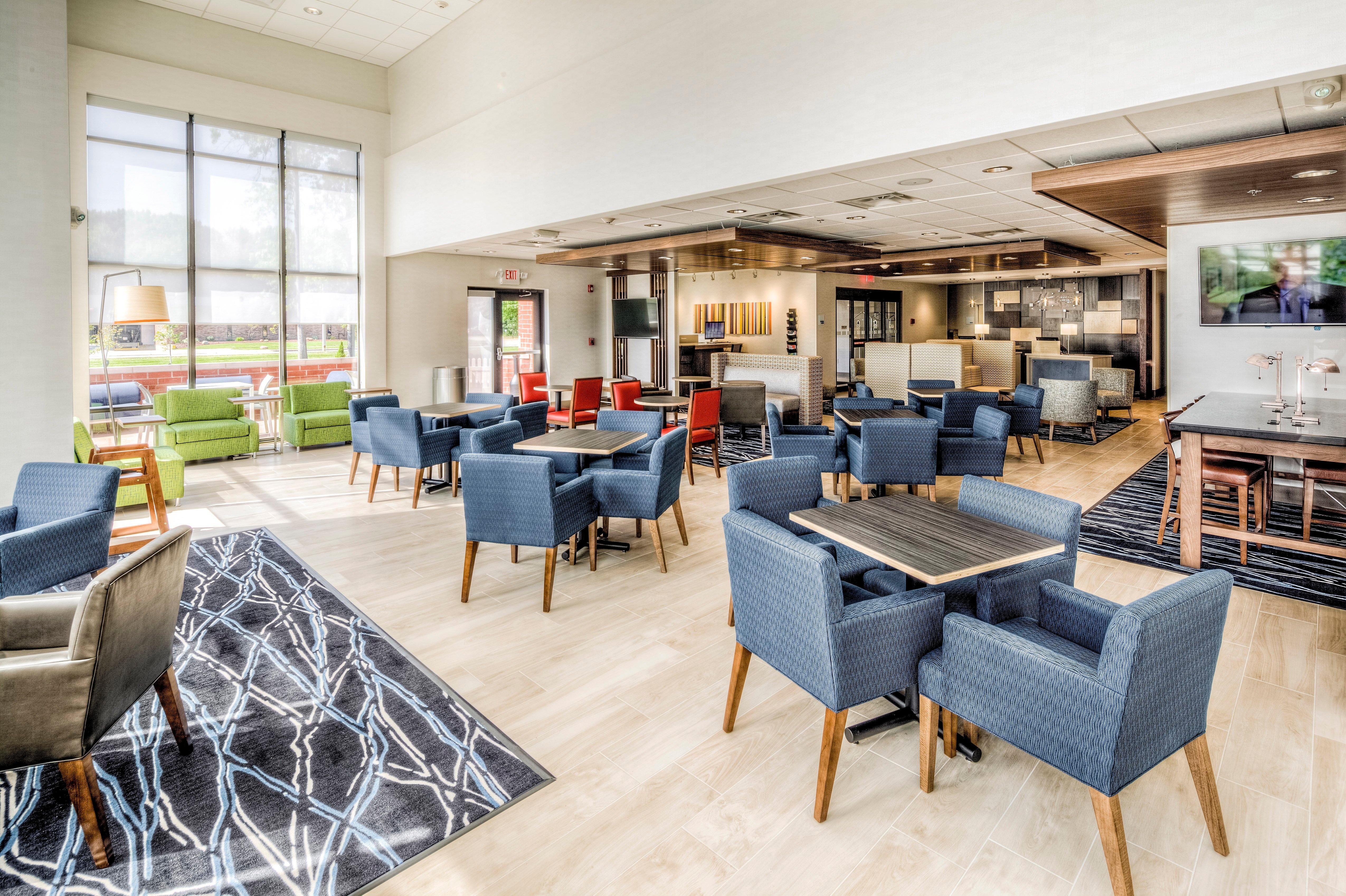 Holiday Inn Express & Suites Cleveland/Westlake By Ihg Екстериор снимка