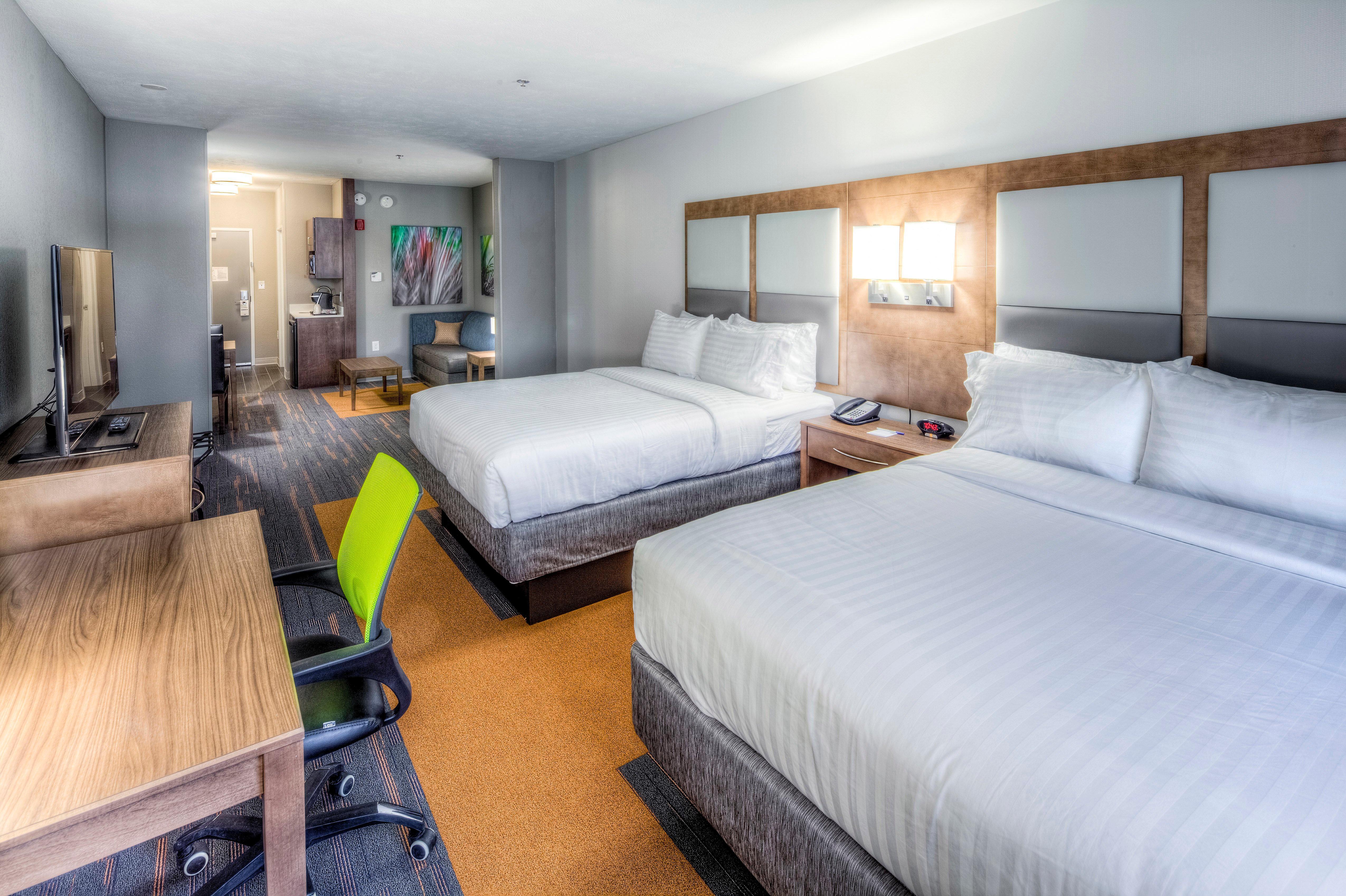 Holiday Inn Express & Suites Cleveland/Westlake By Ihg Екстериор снимка