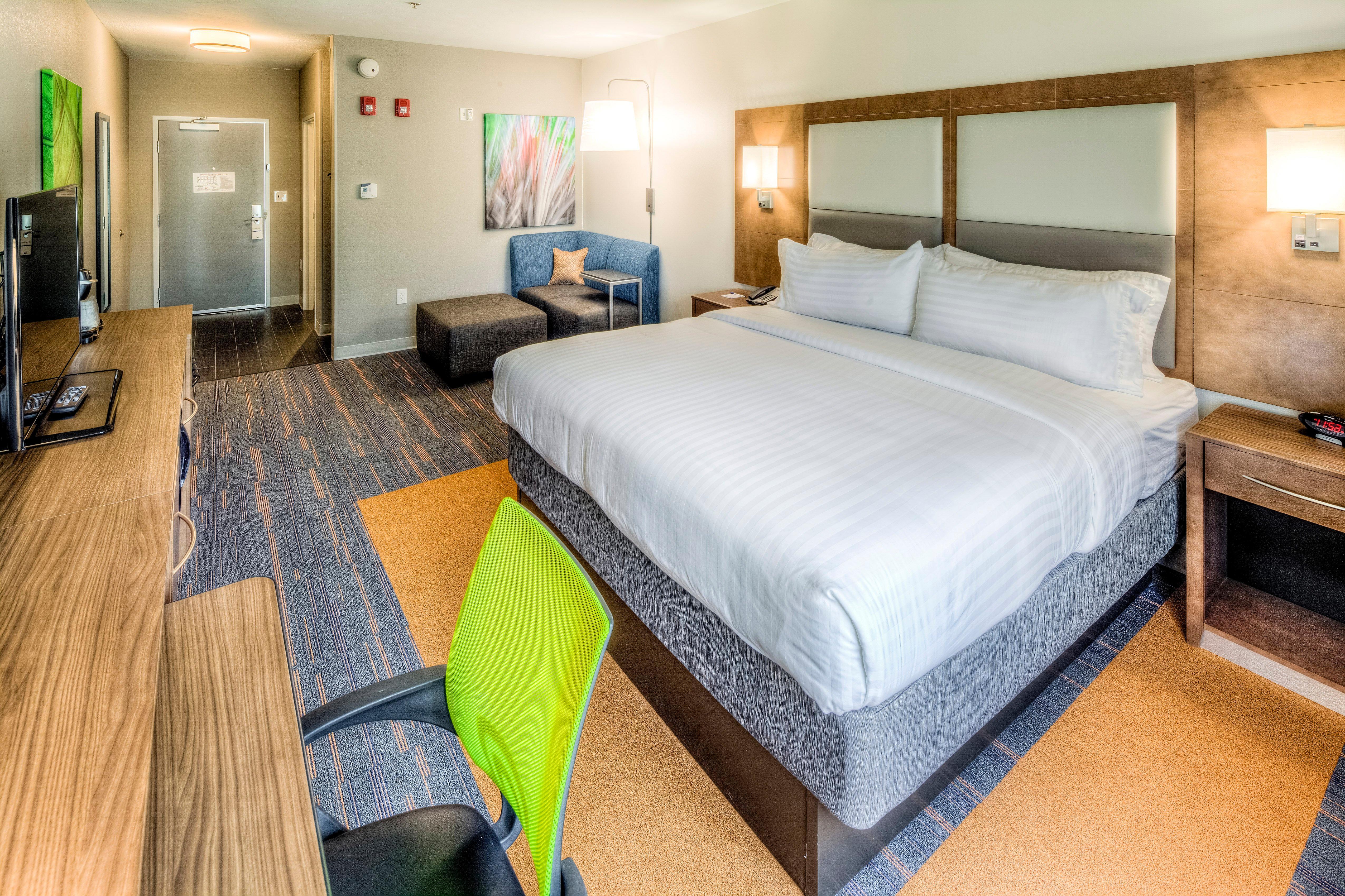 Holiday Inn Express & Suites Cleveland/Westlake By Ihg Екстериор снимка