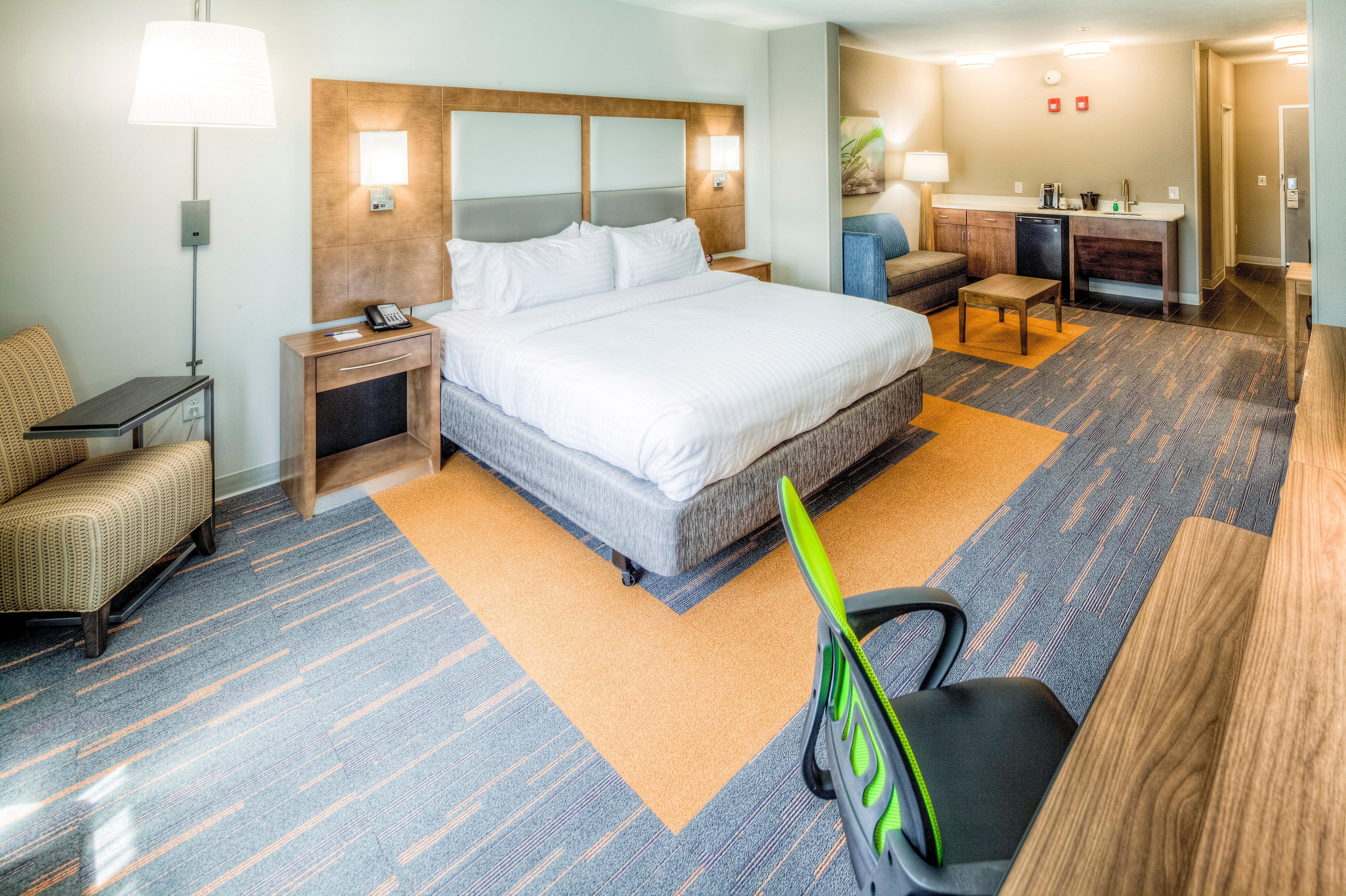 Holiday Inn Express & Suites Cleveland/Westlake By Ihg Екстериор снимка