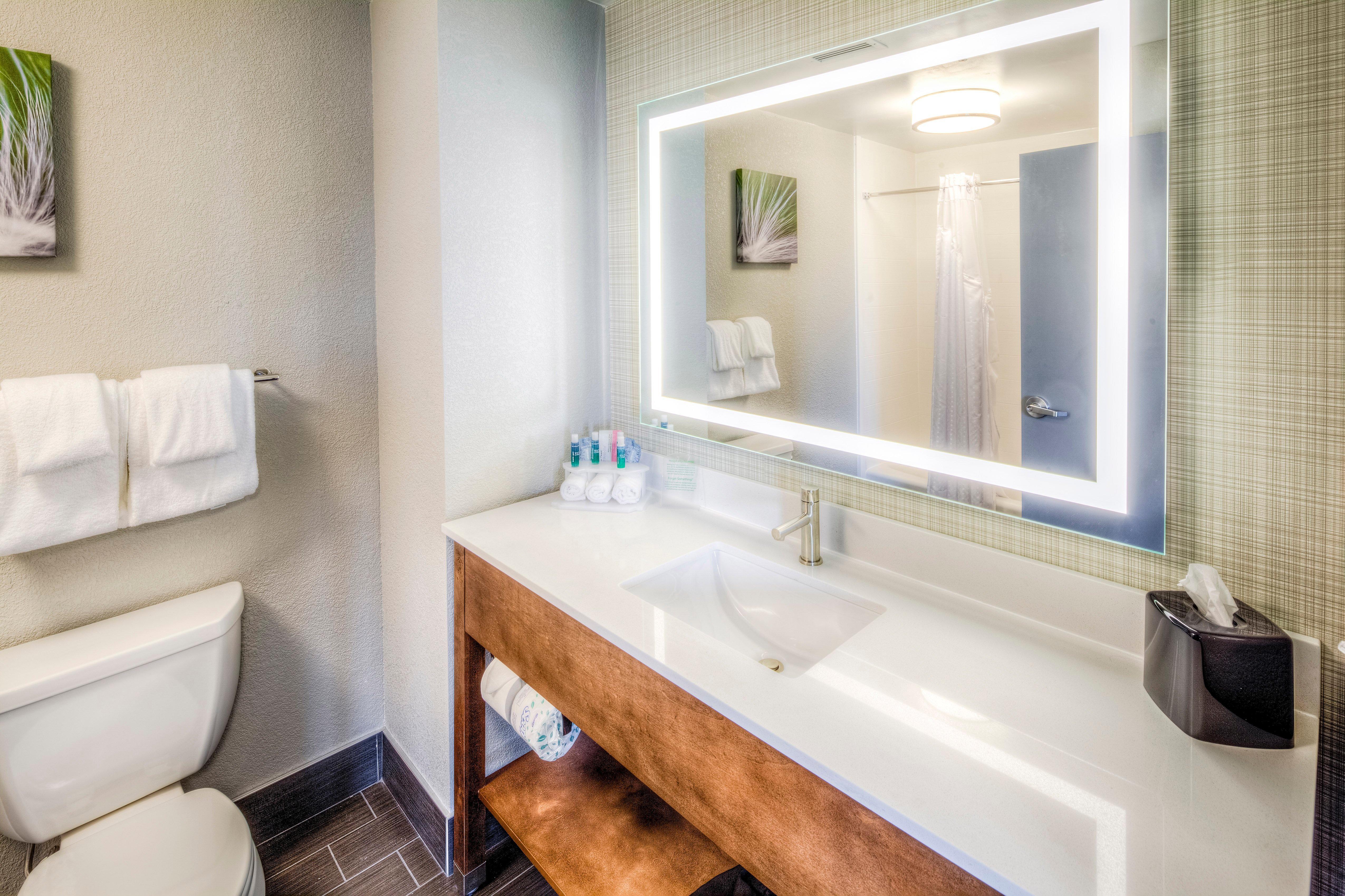 Holiday Inn Express & Suites Cleveland/Westlake By Ihg Екстериор снимка
