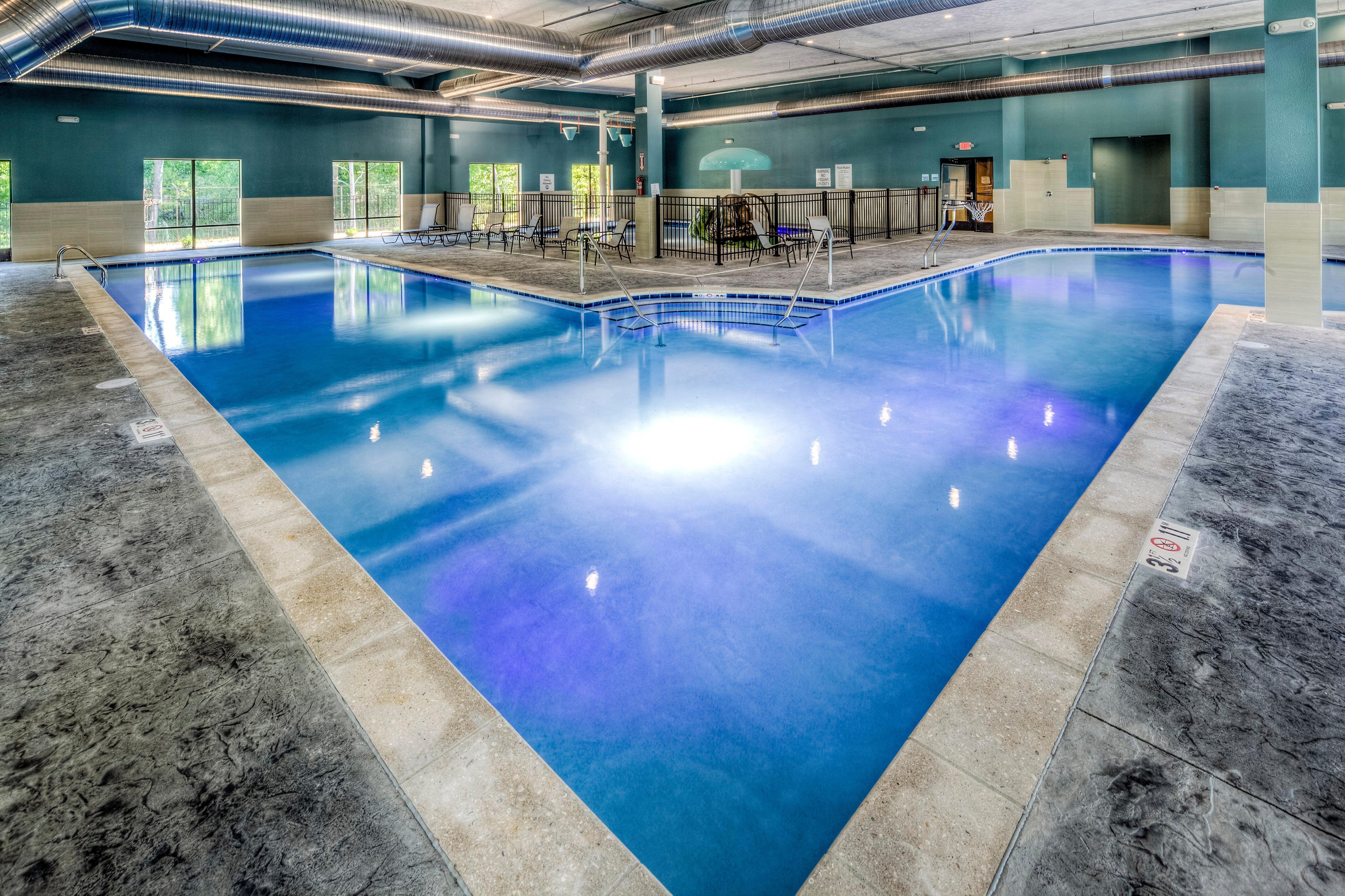 Holiday Inn Express & Suites Cleveland/Westlake By Ihg Екстериор снимка